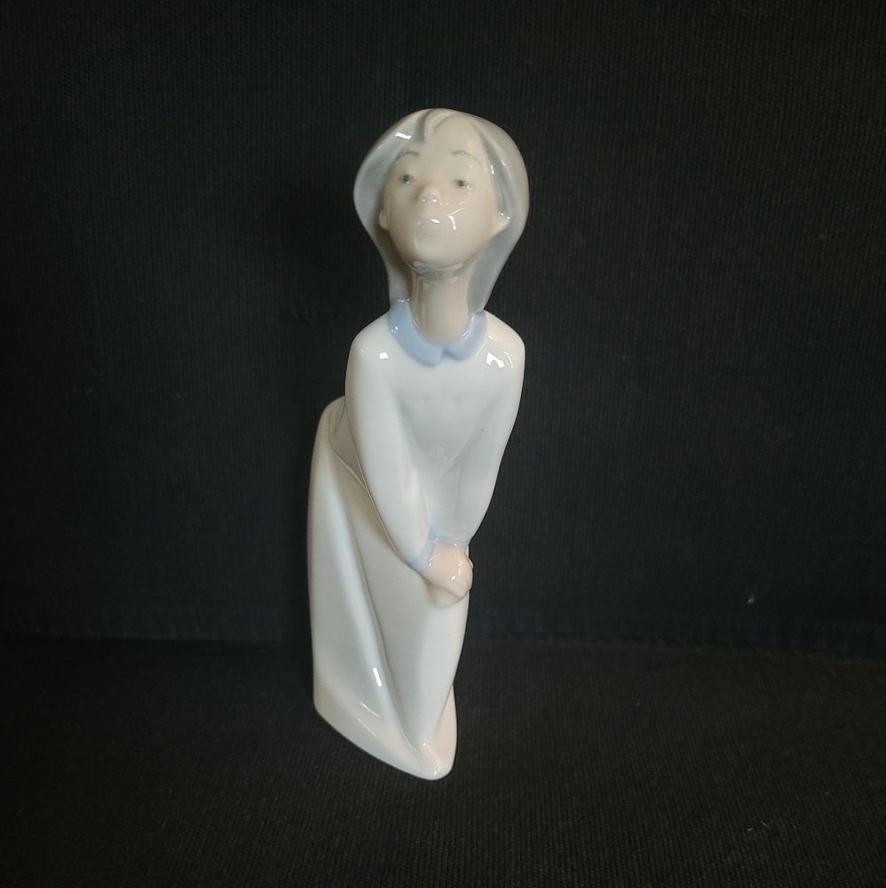 Lladro Girl.Kissing